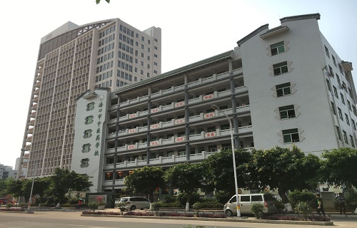 ?？谑兄嗅t(yī)學(xué)校
